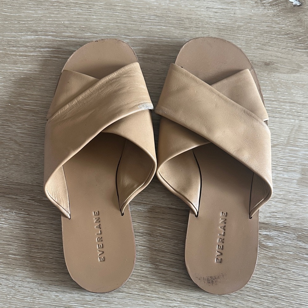 Everlane The Day Crossover Sandal in Light Taupe